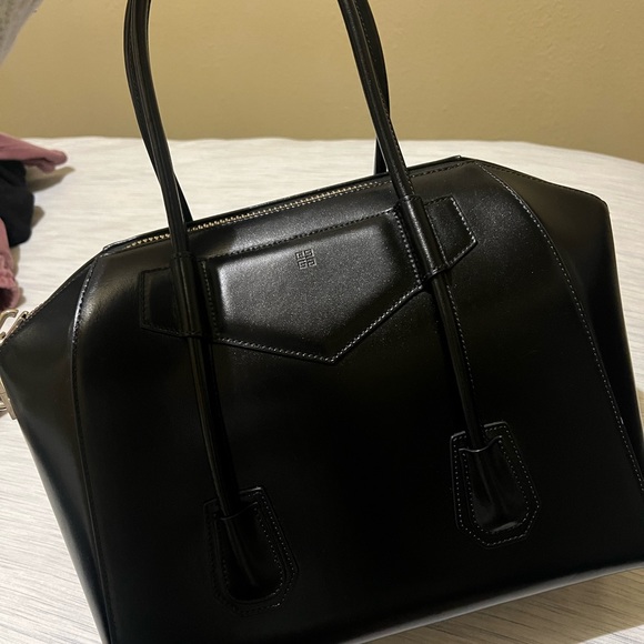 Givenchy Antigona Medium Lock Bag - Picture 1 of 11